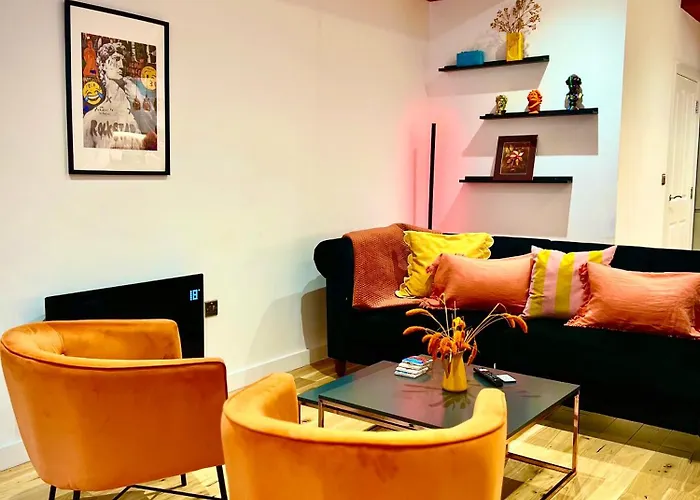 Dawn House - Wyndale Living -Bham Jq 3Br Townhouse